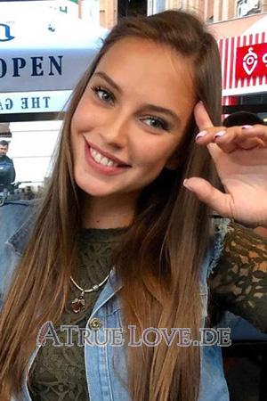 150600 - Viktoriya Alter: 31 - Ukraine