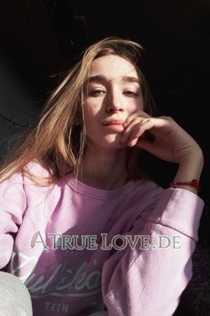 175327 - Anna Alter: 24 - Ukraine