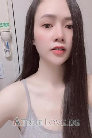 201622 - Paweena Alter: 27 - Thailand