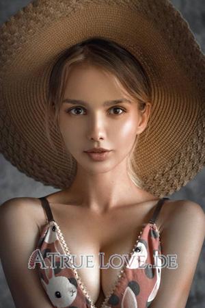 207451 - Diana Alter: 27 - Russland