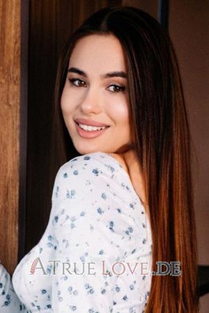 211131 - Julia Alter: 27 - Ukraine