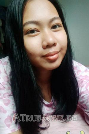 212417 - Somruethai Age: 30 - Thailand