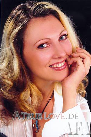 54704 - Elena Alter: 32 - Ukraine